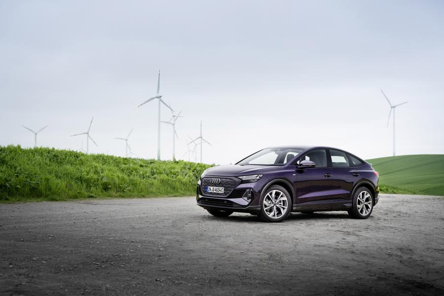  Audi Q4 Sportback 40 e-tron S line 2021 года  (WW) (фото 11 из 23)